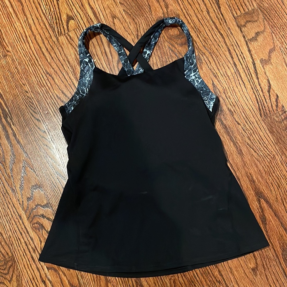 TYR MEDIUM running/exercise top with built in bra. Almost brand new
